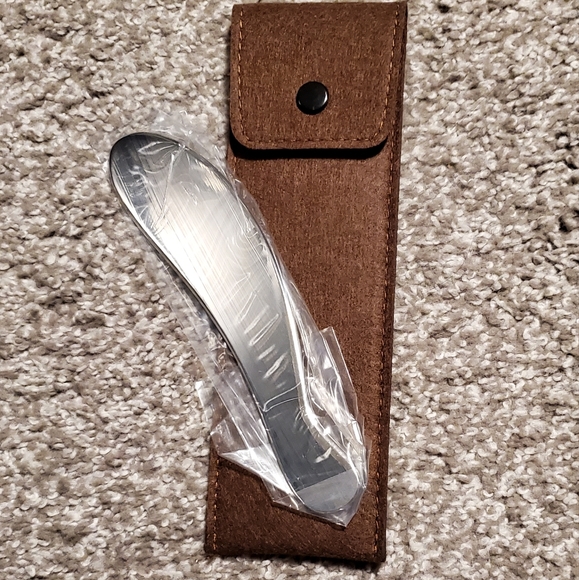 5/$30 π§π»ββοΈBNIB facial smoothing tool - Picture 3 of 6